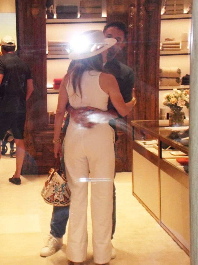 Ben Affleck & Jennifer Lopez’s Honeymoon: Photos